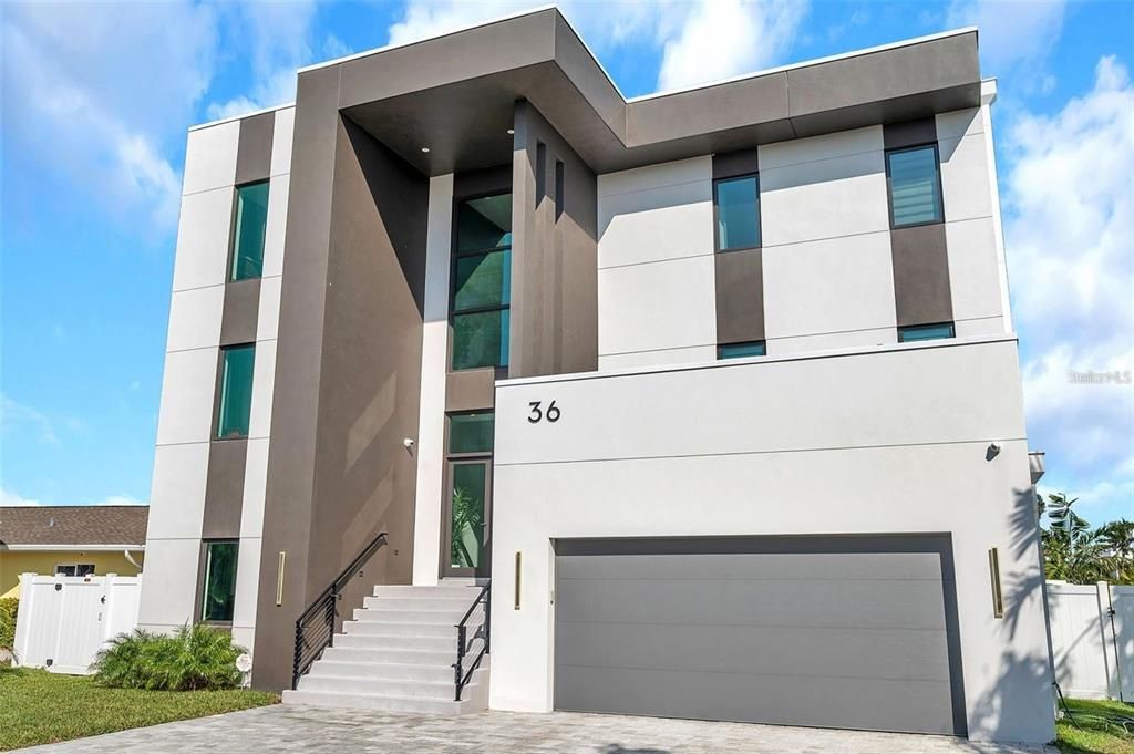 Attached, Exterior, Facade, Modern