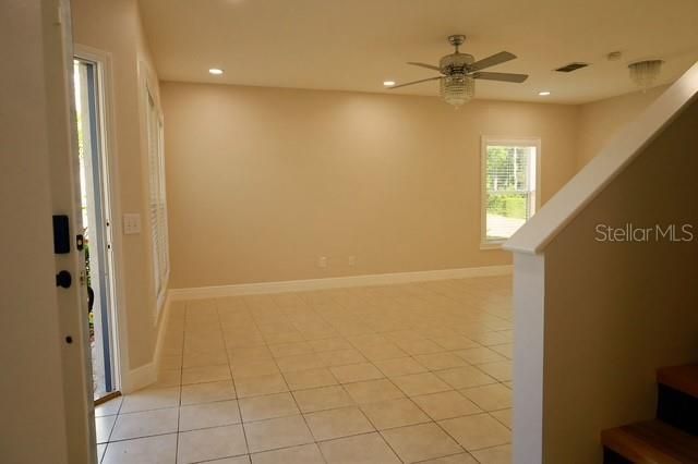 Empty room, Interior, Recessed Lighting