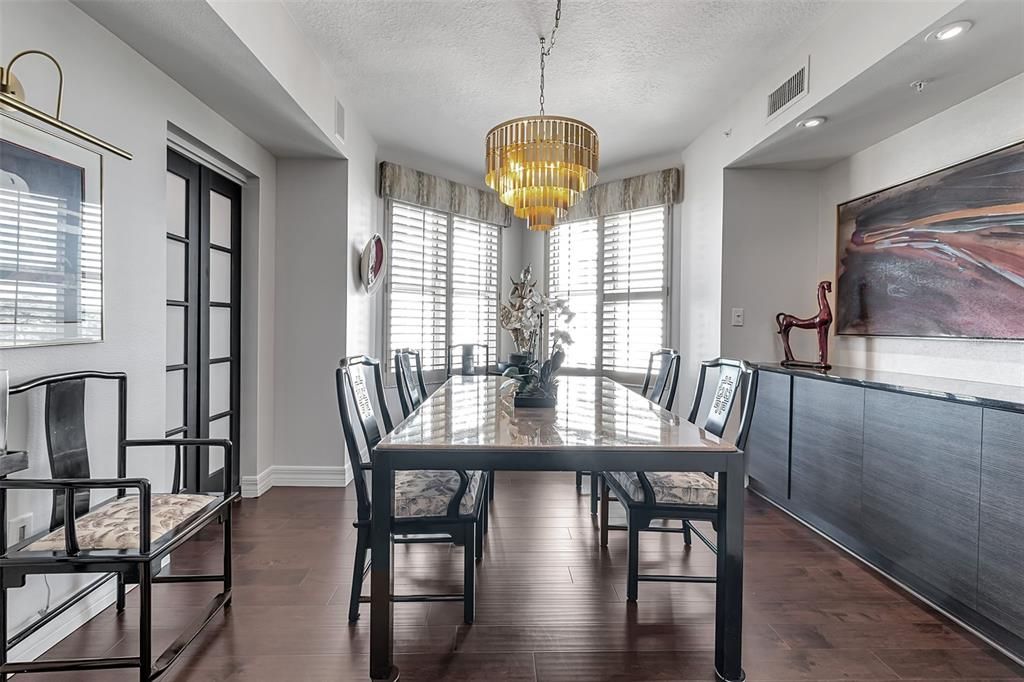Chandelier, Dining room, Interior, Recessed Lighting, Wood Texture Flooring