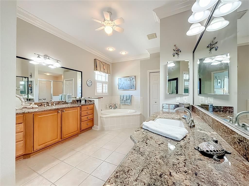 Bathroom, Dual Sink Vanities, Interior, Recessed Lighting