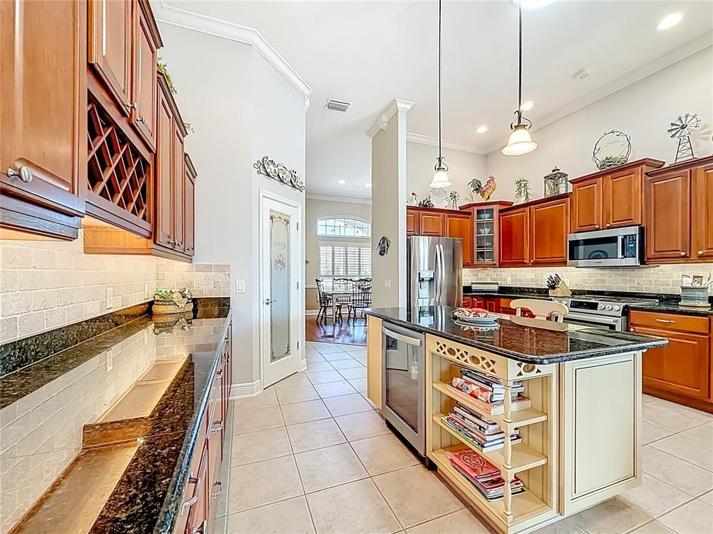 Dining room, Interior, Kitchen, Pendant Lights, Recessed Lighting, Stainless Steel Appliances
