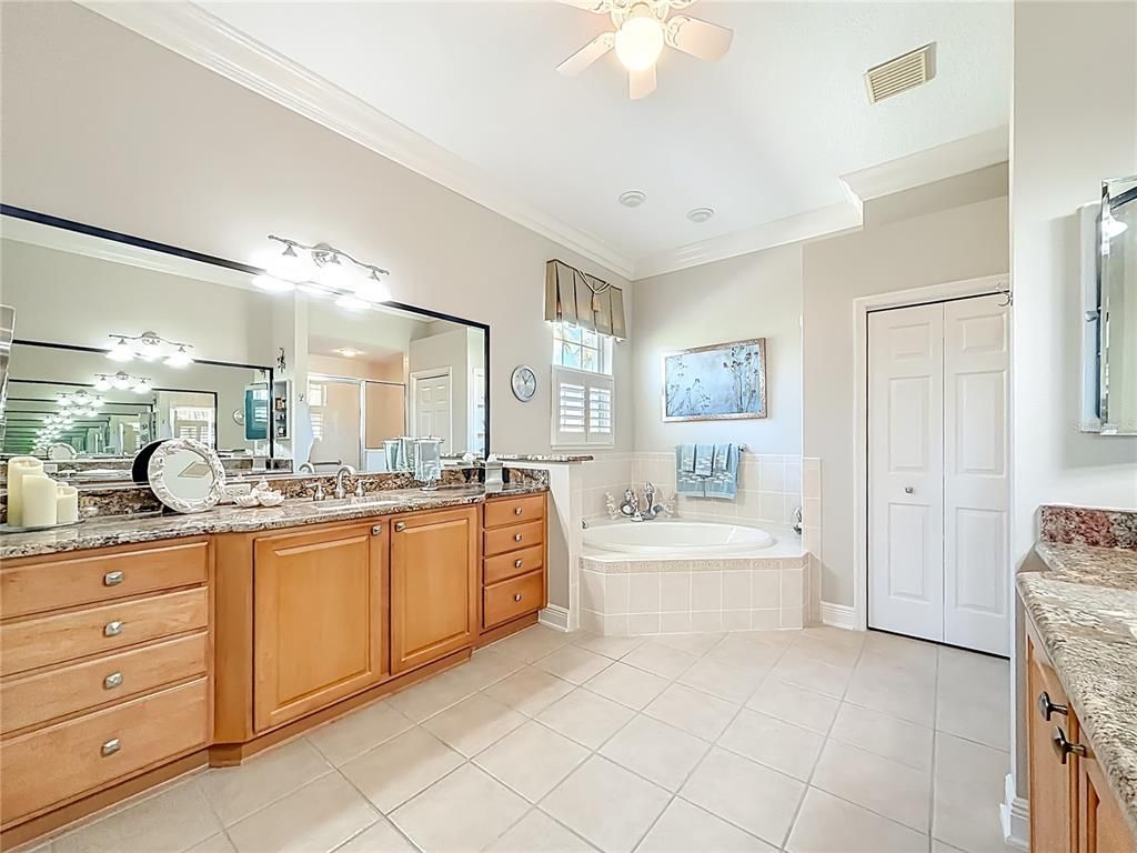 Bathroom, Dual Sink Vanities, Interior