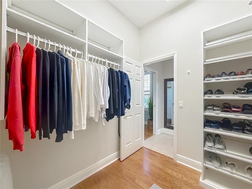 Interior, Walk-in Closets, Wood Texture Flooring