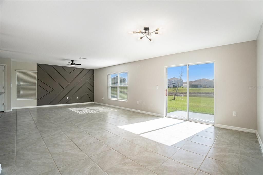 Empty room, Interior