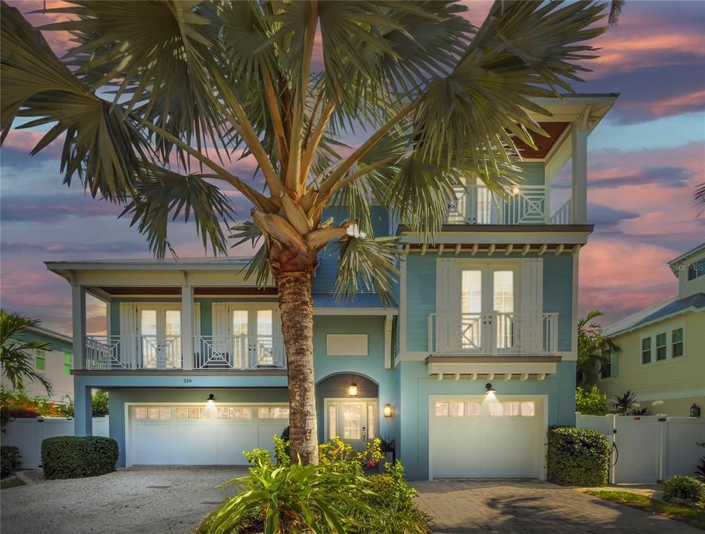 Attached, Exterior, Facade, Modern