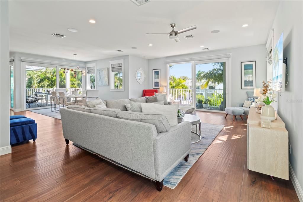 Dining room, Interior, Living room, Pendant Lights, Recessed Lighting, Wood Texture Flooring