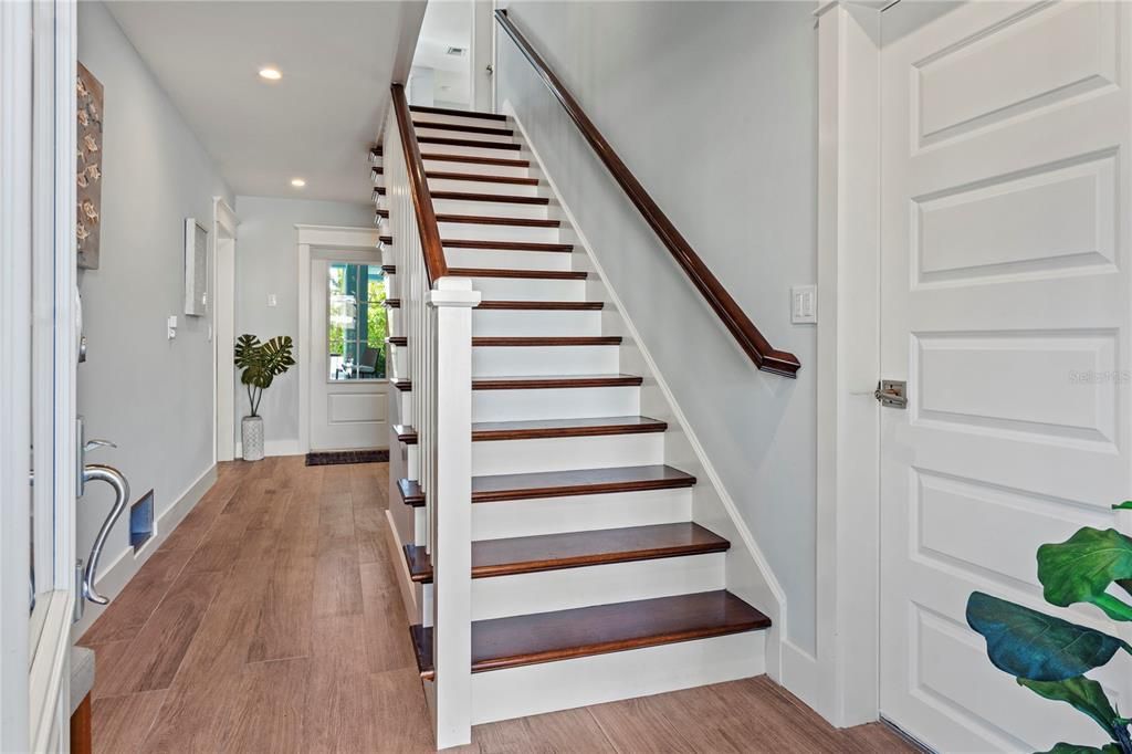 Interior, Recessed Lighting, Wood Texture Flooring