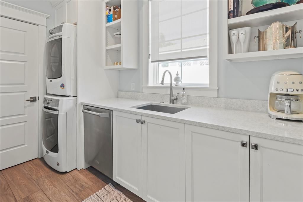 Interior, Kitchen, Washer, Wood Texture Flooring
