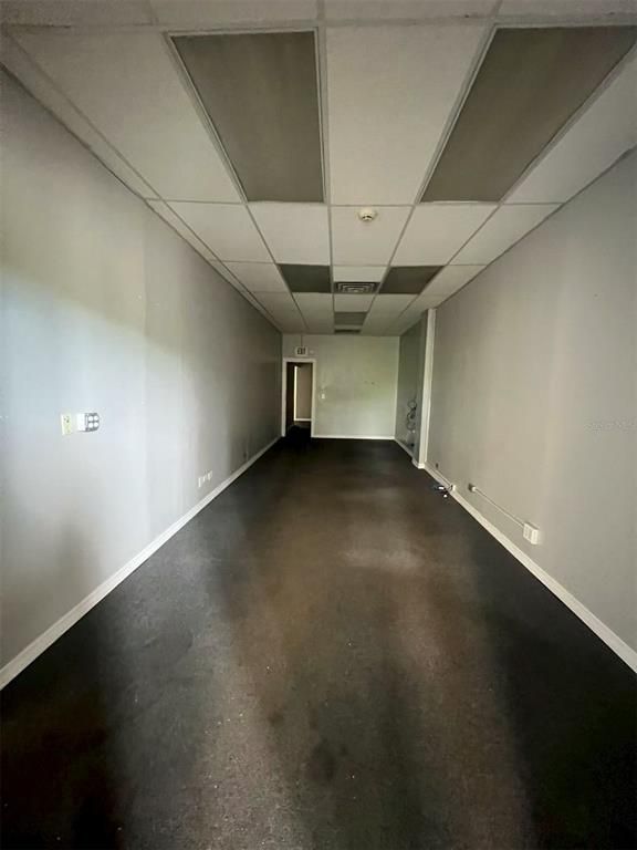Empty room, Interior