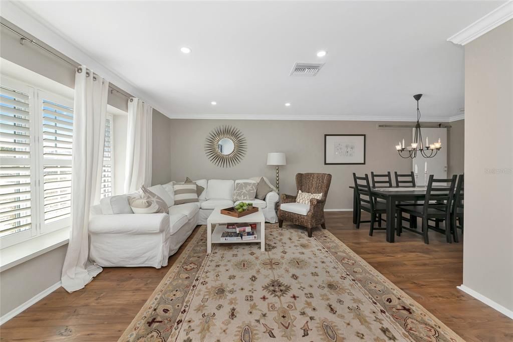 Chandelier, Dining room, Interior, Living room, Recessed Lighting, Wood Texture Flooring