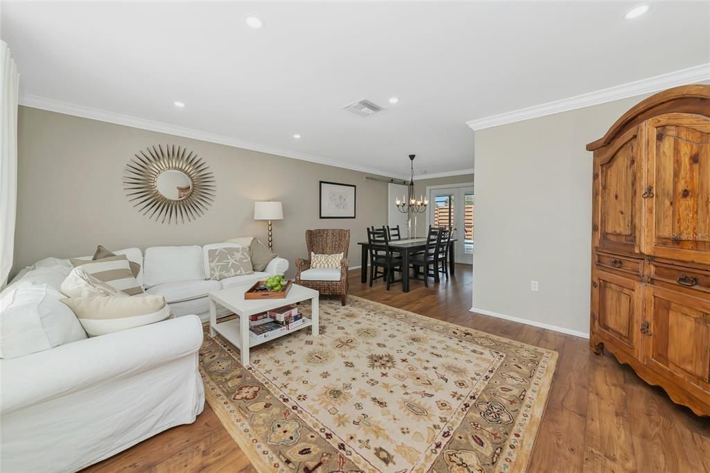 Chandelier, Dining room, Interior, Living room, Pendant Lights, Recessed Lighting, Wood Texture Flooring