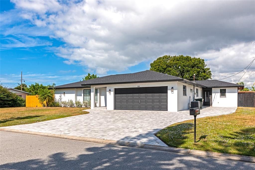 Attached, Exterior, Facade, Ranch