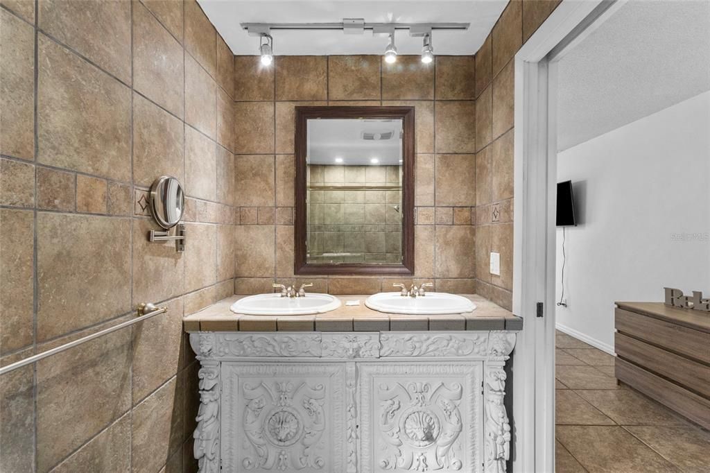 Bathroom, Dual Sink Vanities, Interior