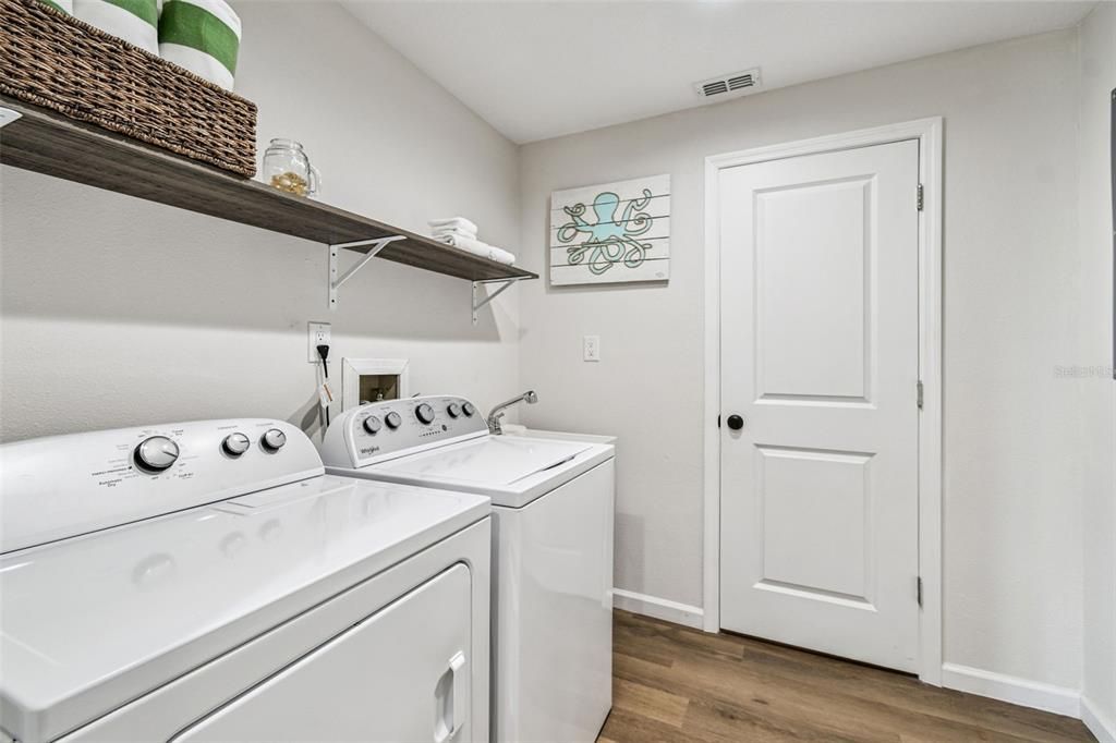 Interior, Washer, Wood Texture Flooring