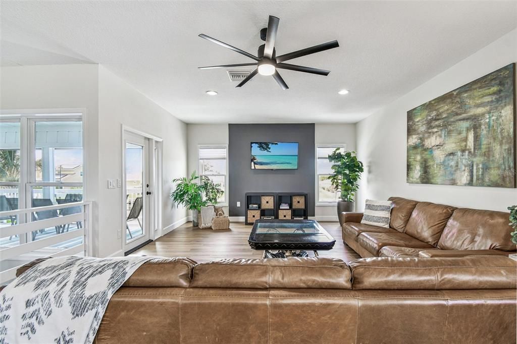 Interior, Living room, Recessed Lighting, Wood Texture Flooring