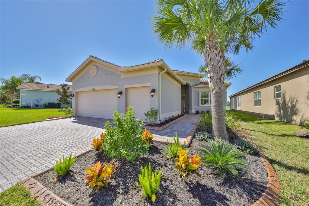 Attached, Exterior, Facade, Mediterranean