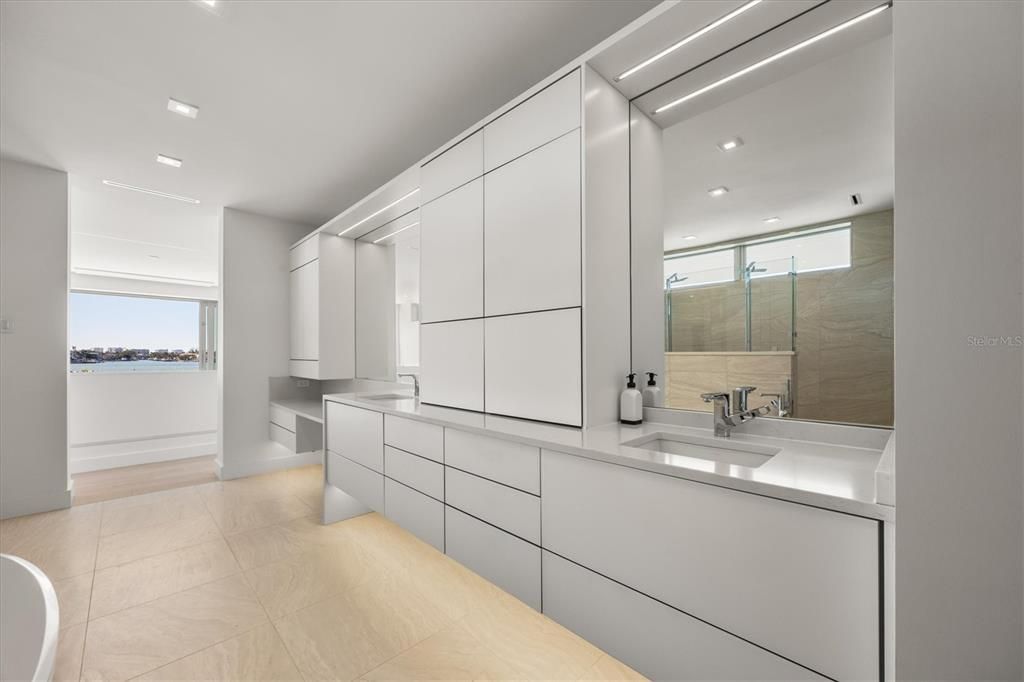 Bathroom, Dual Sink Vanities, Interior, Recessed Lighting, Water