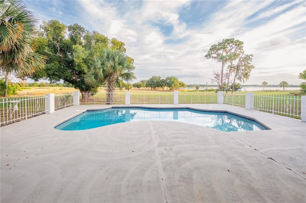 Exterior, Pool, Water