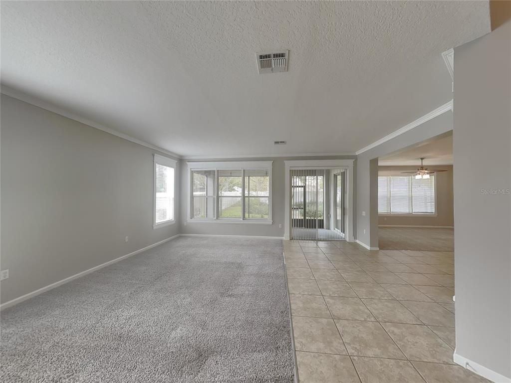 Empty room, Interior