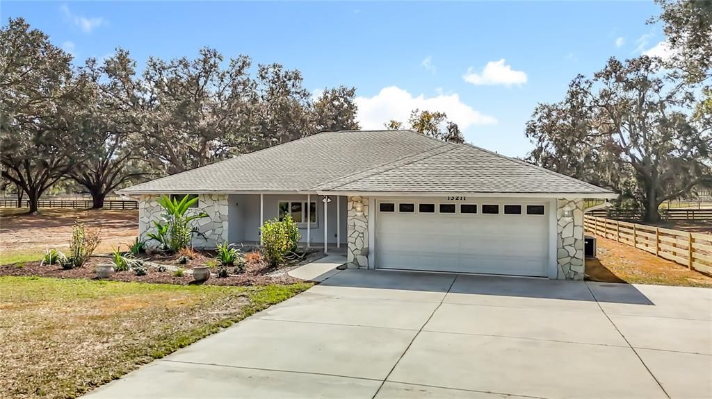 Attached, Exterior, Facade, Ranch