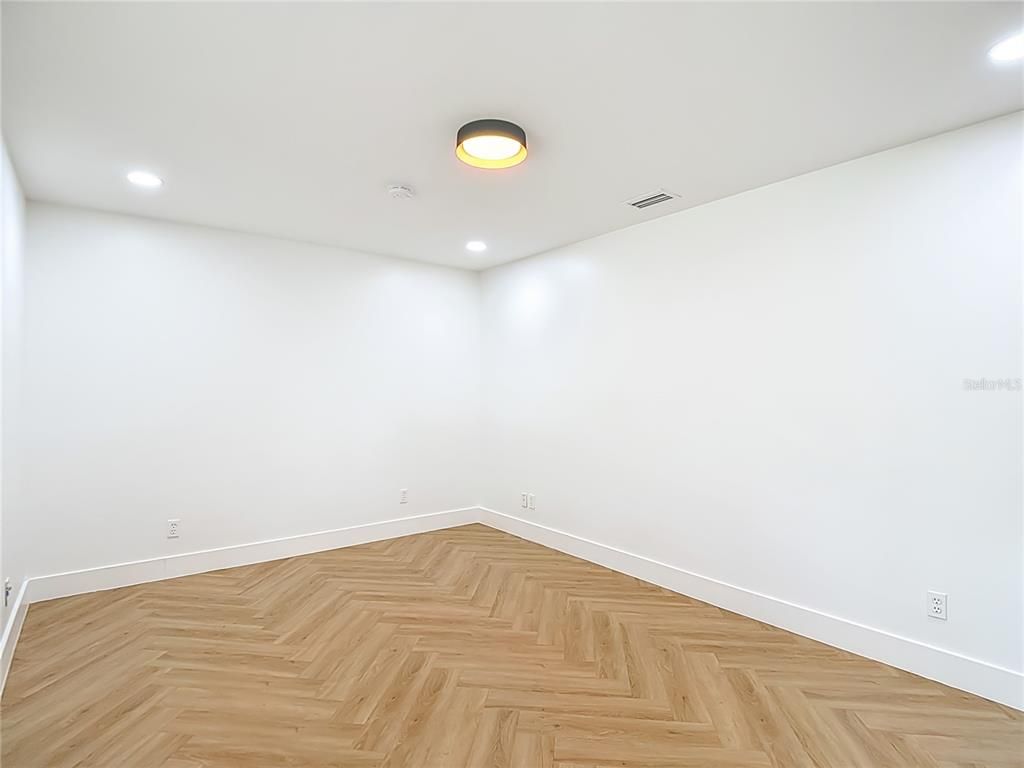 Empty room, Interior, Recessed Lighting, Wood Texture Flooring