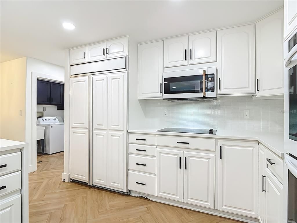 Interior, Kitchen, Recessed Lighting, Washer, Wood Texture Flooring