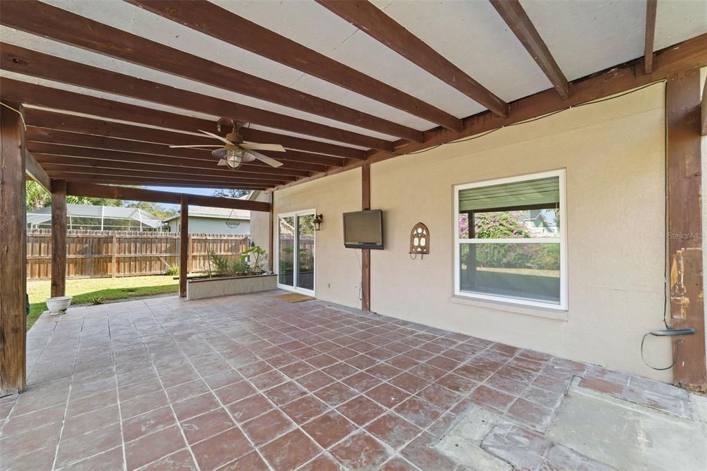 Exterior, Wooden Beams