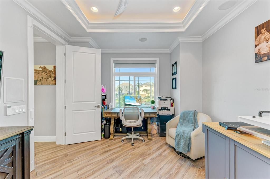 Home Office, Interior, Recessed Lighting, Wood Texture Flooring