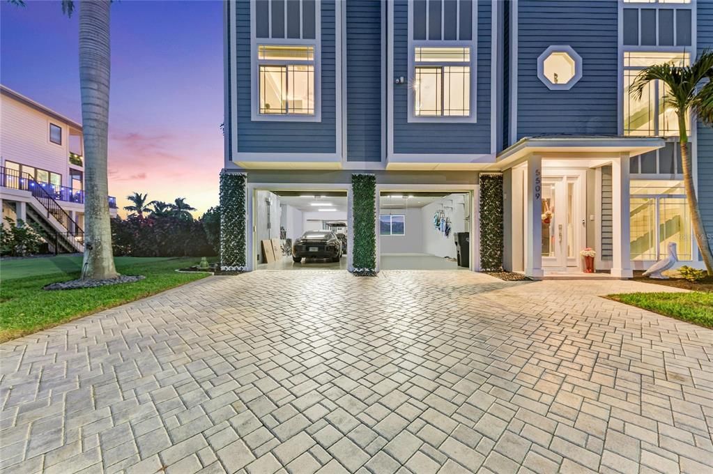 Exterior, Facade, Rowhouse