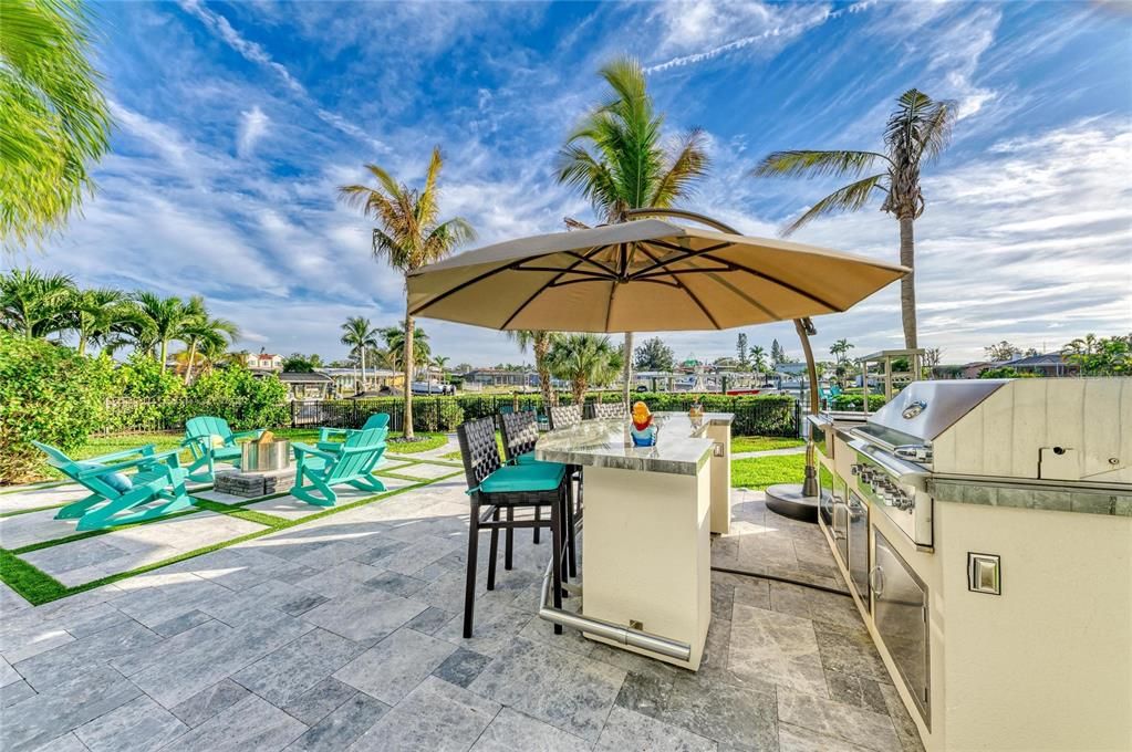 Exterior, Outdoor Kitchen