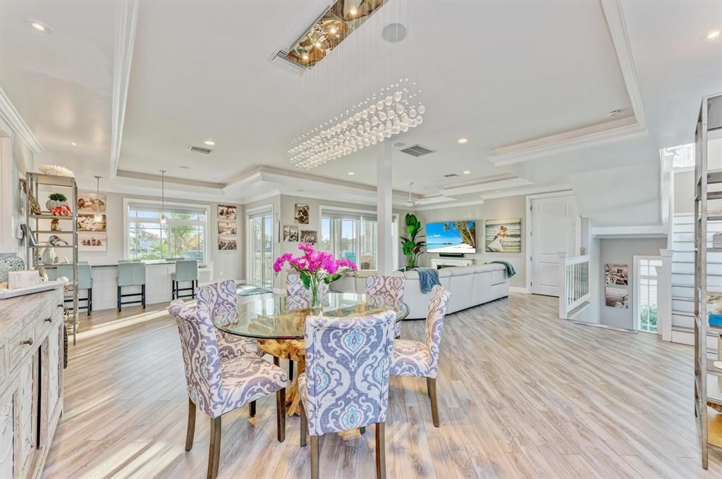 Chandelier, Dining room, Interior, Living room, Pendant Lights, Recessed Lighting, Wood Texture Flooring
