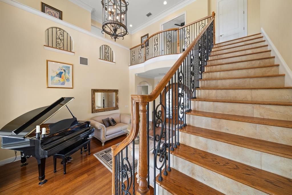 Chandelier, Interior, Pendant Lights, Piano, Recessed Lighting, Wood Texture Flooring