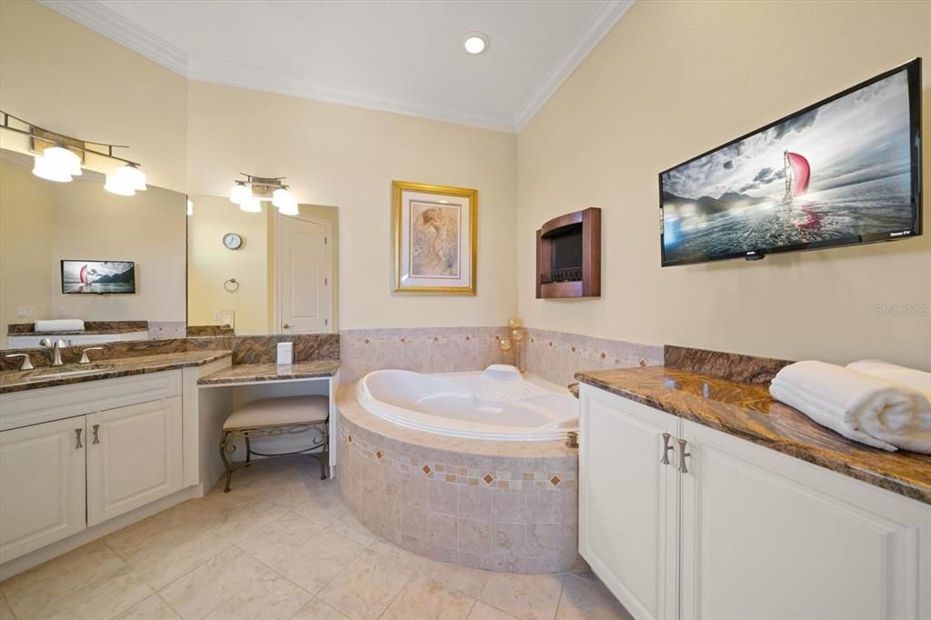 Bathroom, Dual Sink Vanities, Interior, Recessed Lighting