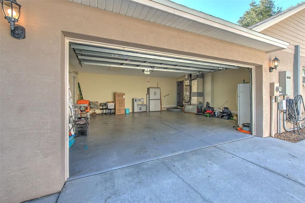 Exterior, Garage