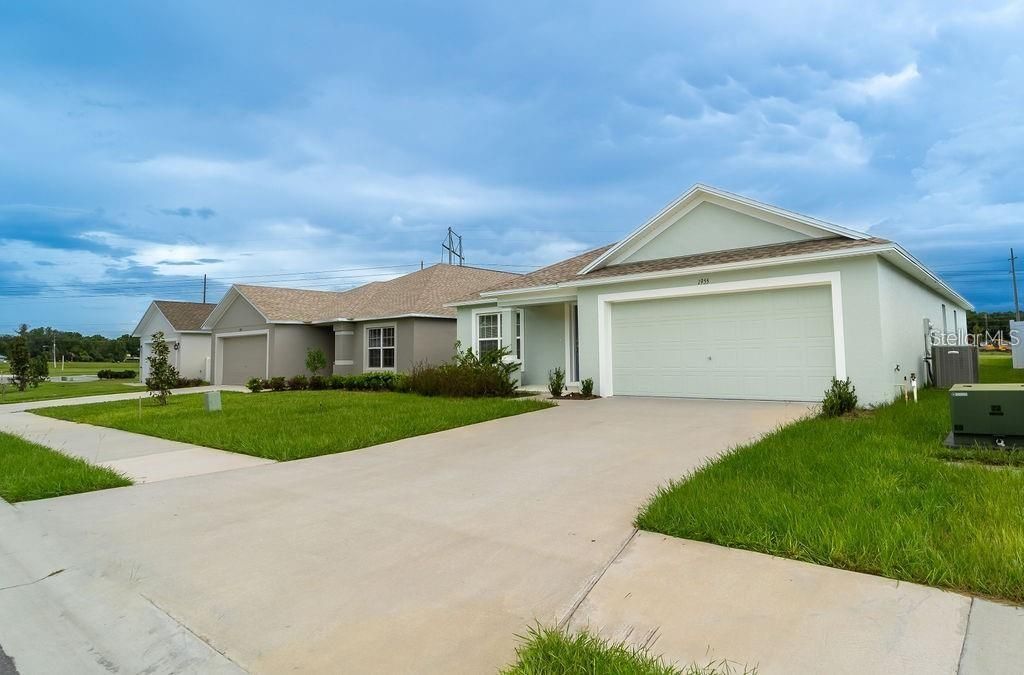 Attached, Exterior, Facade, Ranch