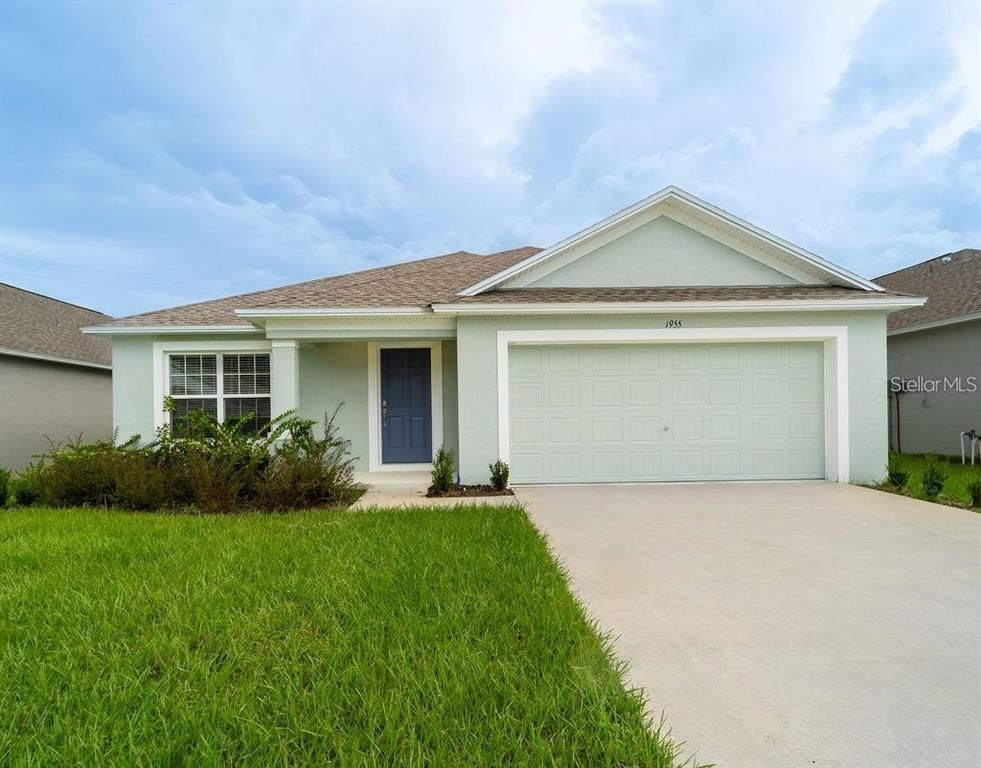 Attached, Exterior, Facade, Ranch