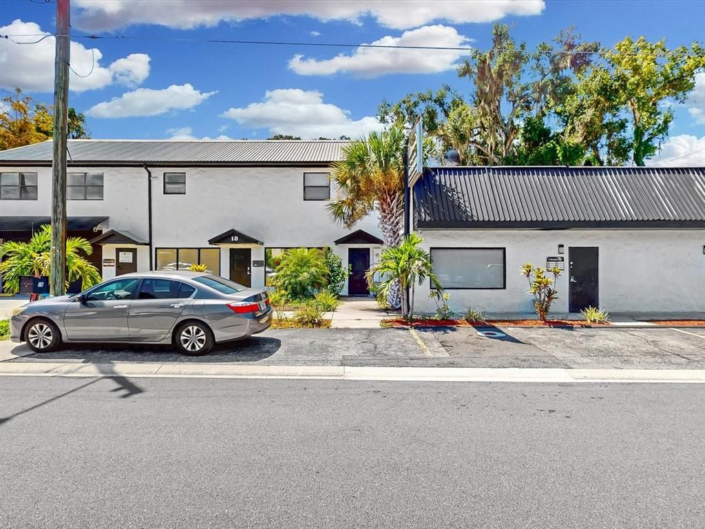 Exterior, Facade, Ranch