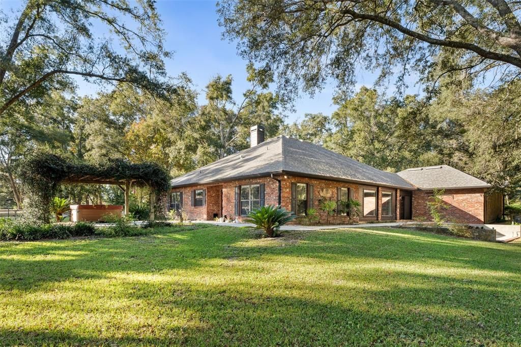 Backyard, Exterior, Facade, Brick Facade, Ranch