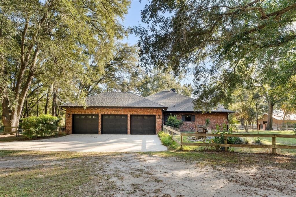 Attached, Exterior, Facade, Brick Facade, Ranch