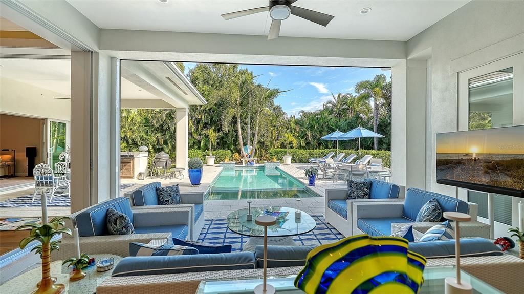 Exterior, Interior, Pool