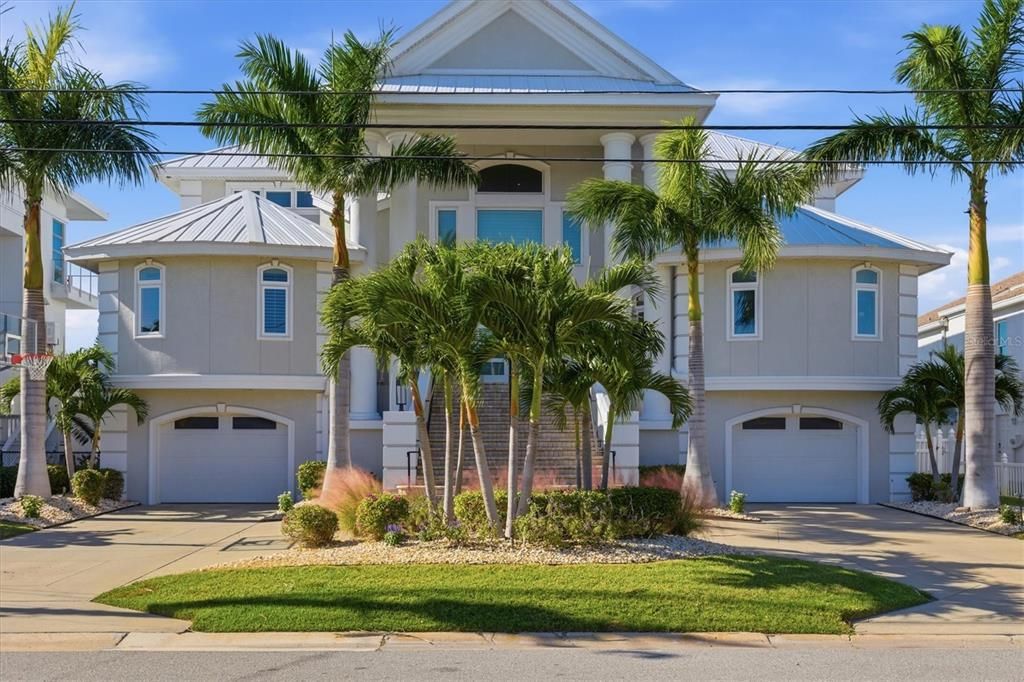 Attached, Exterior, Facade, Queen Anne Victorian