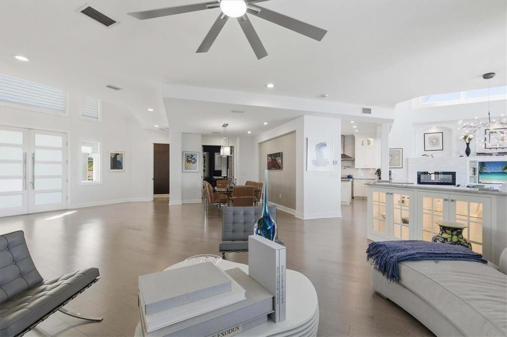 Dining room, Interior, Kitchen, Pendant Lights, Recessed Lighting, Wood Texture Flooring