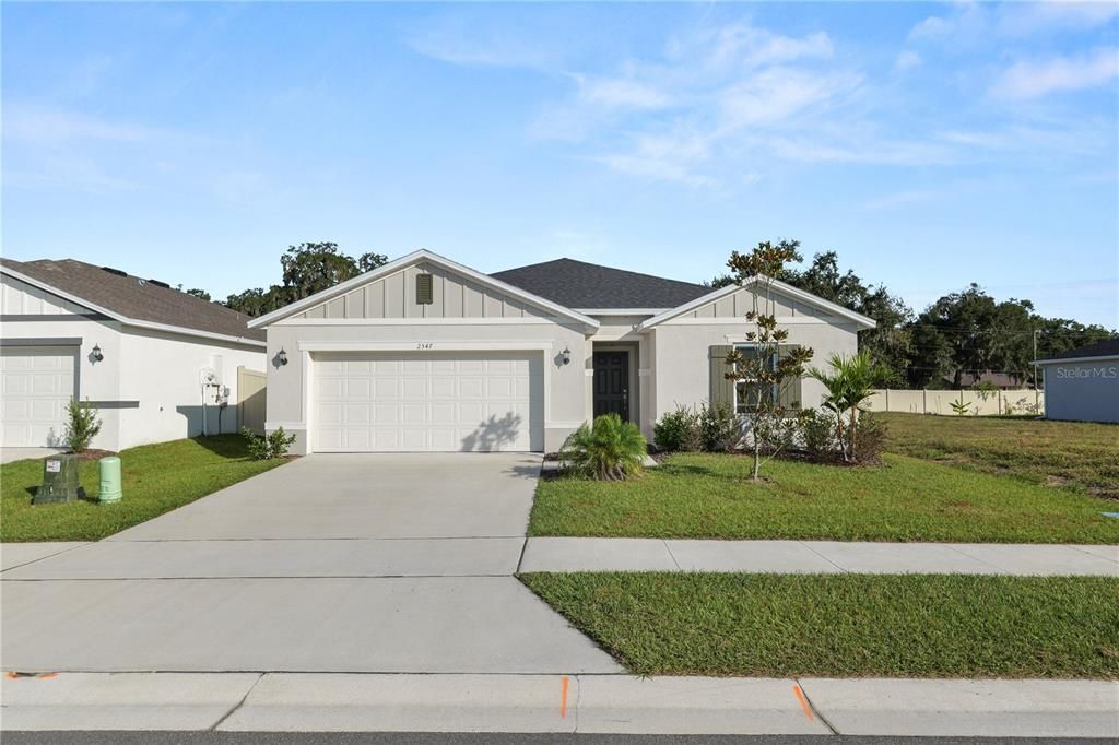 Attached, Exterior, Facade, Ranch