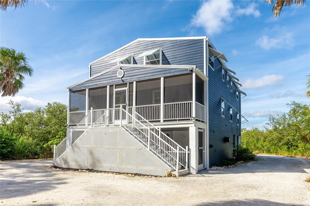 Backyard, Exterior, Facade, Queen Anne Victorian