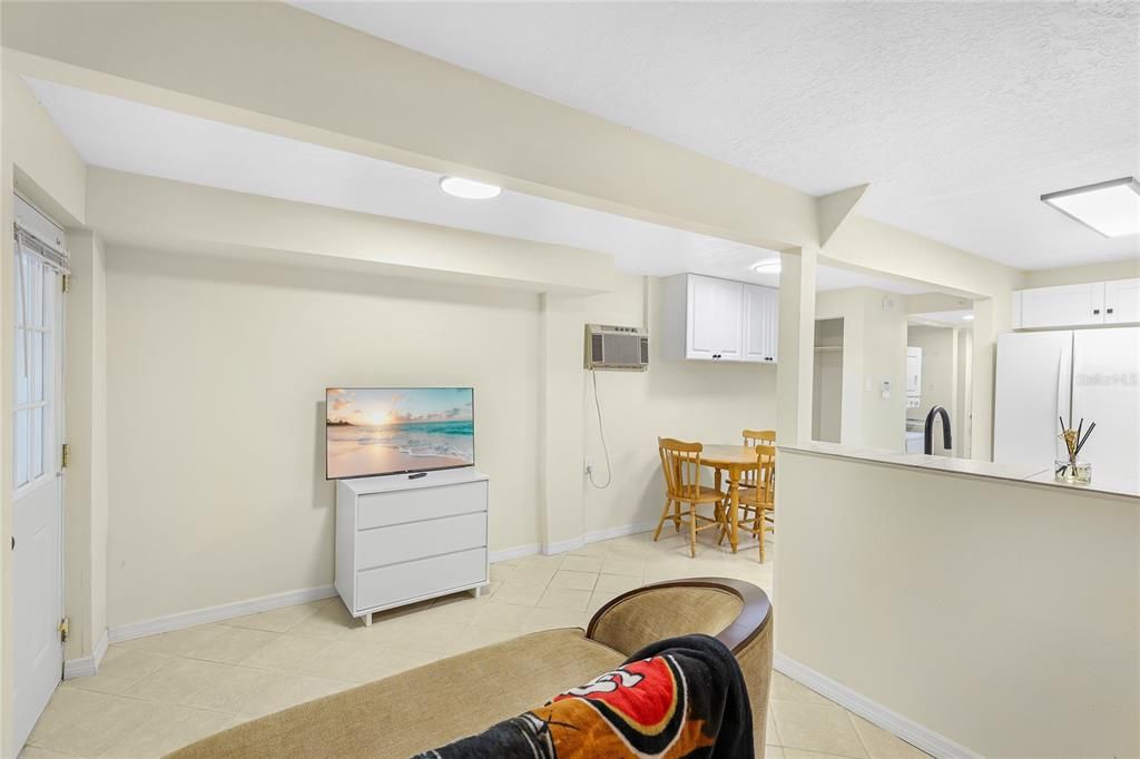 Dining room, Interior, Kitchen, Recessed Lighting