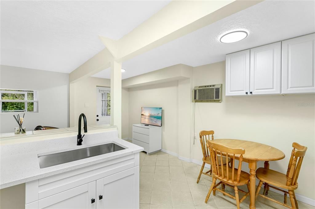 Dining room, Interior, Kitchen, Recessed Lighting