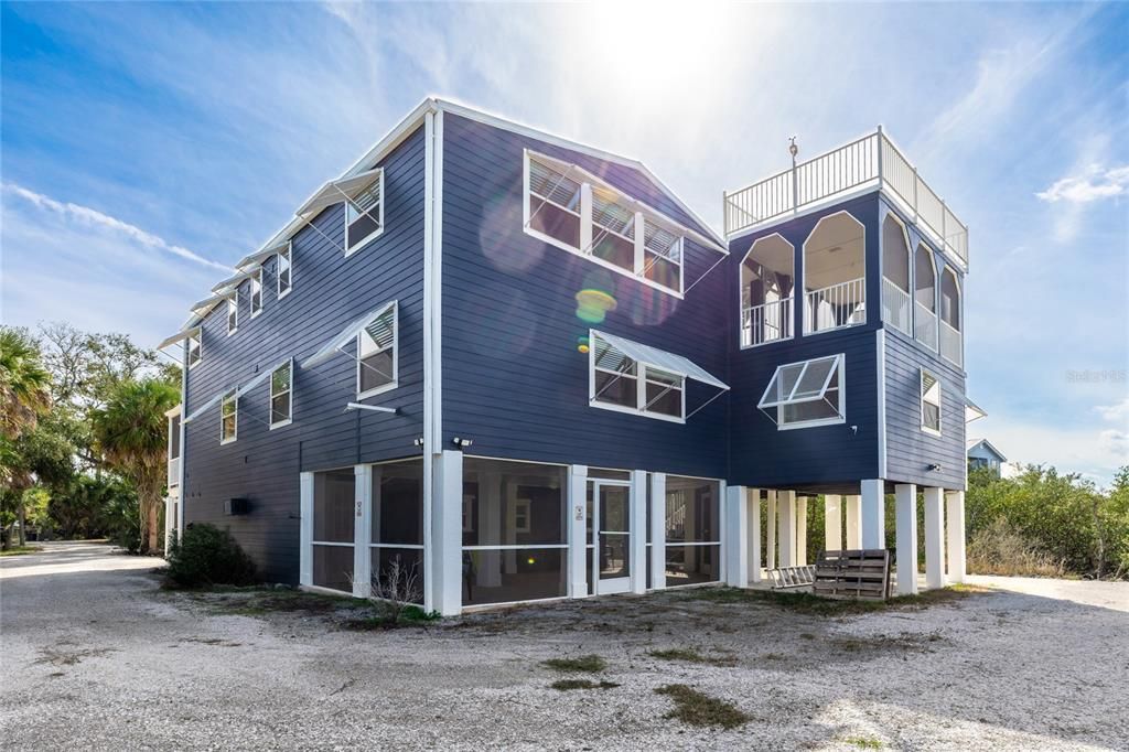 Exterior, Facade, Rowhouse