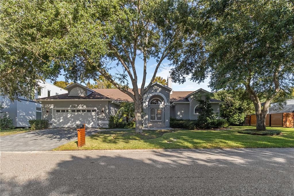 Attached, Exterior, Facade, Ranch