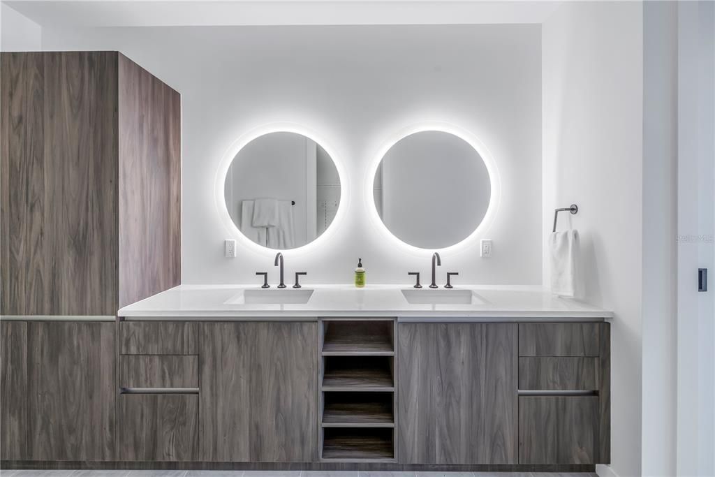 Bathroom, Dual Sink Vanities, Interior