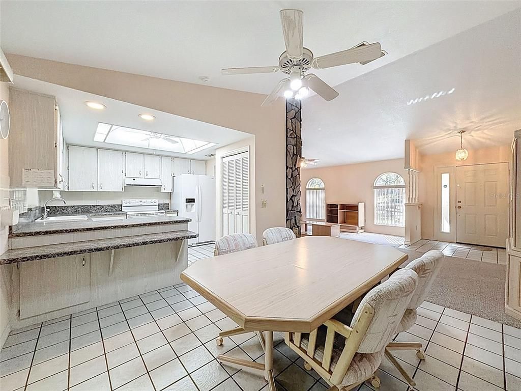 Dining room, Interior, Kitchen, Recessed Lighting